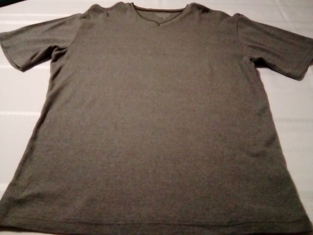 Structure Men’s V neck Pullover Casual Shirt Size M Very Soft, Short Sleeve