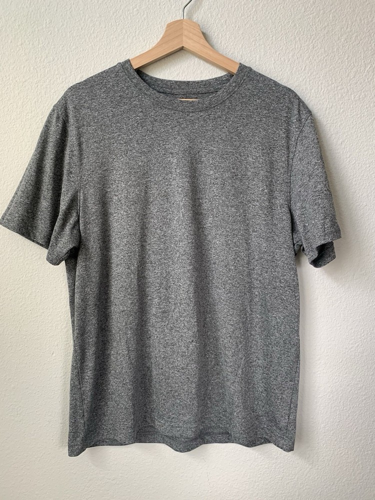 Old Navy Active shirt lightweight fabric Size Large Mens T shirt Tee Gym top