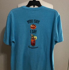 NWT TOMMY BAHAMA “S” MENS TURQUOISE HAZE HEATHER YOU SAY TOMATO ” TEE $ 49.50