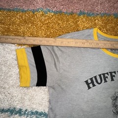 Harry Potter Hufflepuff Crest Gray Yellow Black Short Sleeve T-shirt Size S