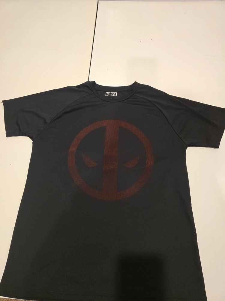 marvel deadpool 100% polester tshirt size l
