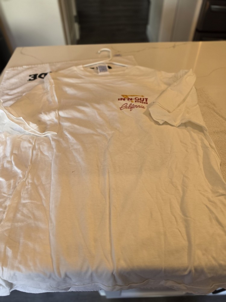 IN-N-OUT BURGER SHIRT – 2XL – HOT RODS- THROWBACK- NEW – CALIFORNIA