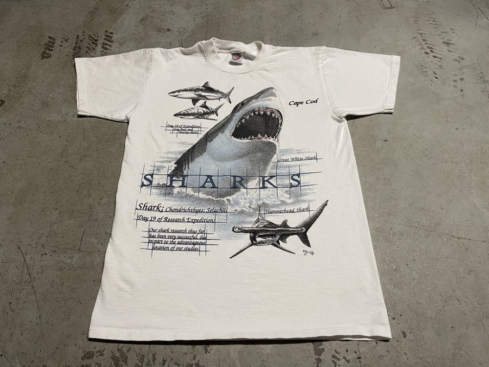 VTG Sharks Cape Cod Medium Tshirt Animals Nature Ocean USA Made 90s Sherry MFG