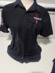 Triumph Black Solid Short Sleeve Button-Up Point Collar Logo Shirt M