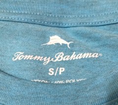 NWT TOMMY BAHAMA “S” MENS TURQUOISE HAZE HEATHER YOU SAY TOMATO ” TEE $ 49.50