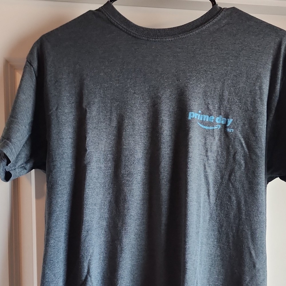 Amazon Associate Gray T-Shirt Prime Day 2021 M Short Sleeve Knit Crew Neck